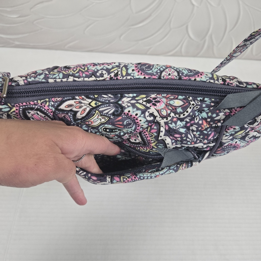 Vera Bradley | Iconic Hipster Bonbon Medallion - Picture 3 of 10